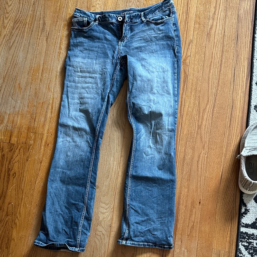 Maurices Women's Straight Leg Blue Jeans